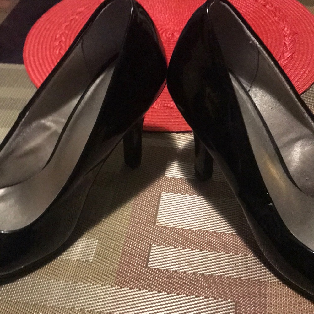 Shoes - Picture 6 of 7